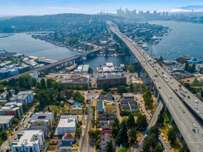 Lakeview Apartments in Seattle, WA - Building Photo - Building Photo