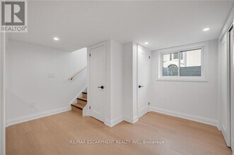 1339 Augustine Dr in Burlington, ON - Building Photo - Building Photo