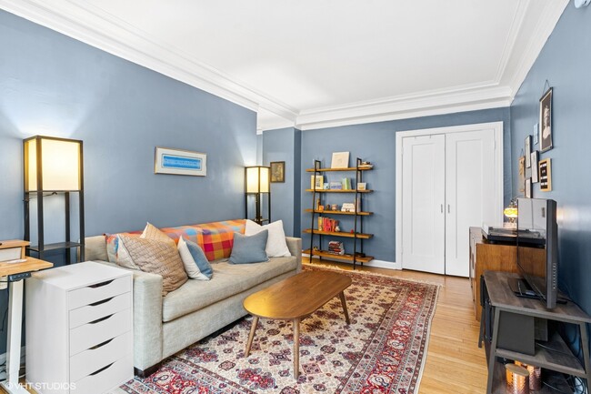 6334 N Sheridan Rd in Chicago, IL - Building Photo - Building Photo