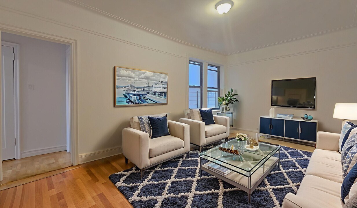 165 Pinehurst Ave in New York, NY - Building Photo