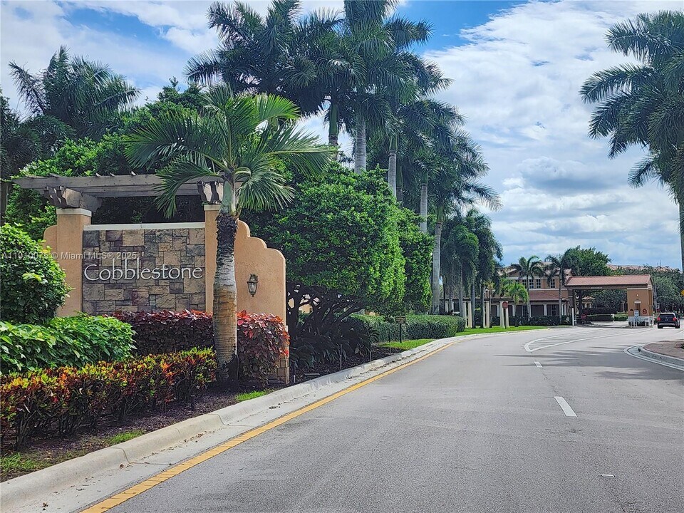 14722 SW 12th St in Pembroke Pines, FL - Building Photo