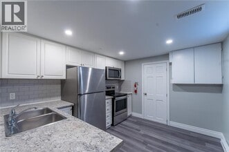 244 Upper Paradise Rd in Hamilton, ON - Building Photo - Building Photo