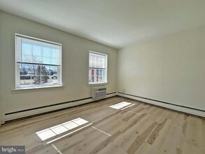 34 W Montgomery Ave in Ardmore, PA - Building Photo - Building Photo