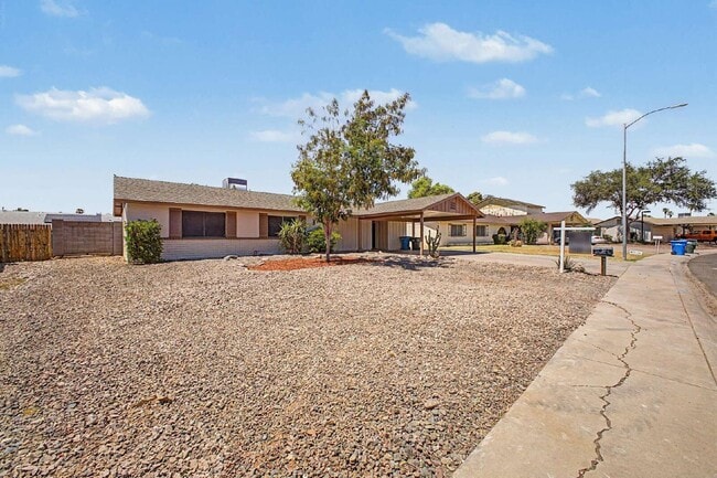 12446 N 36th Dr in Phoenix, AZ - Building Photo - Building Photo