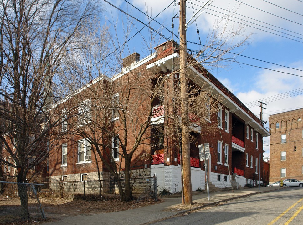 2644 Gilbert Ave in Cincinnati, OH - Foto de edificio