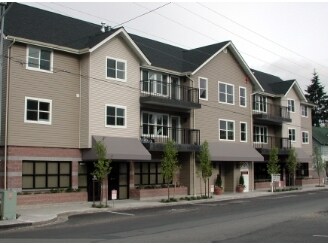 Issaquah Court in Issaquah, WA - Building Photo