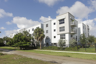 Metropolitan in Fort Lauderdale, FL - Building Photo - Building Photo