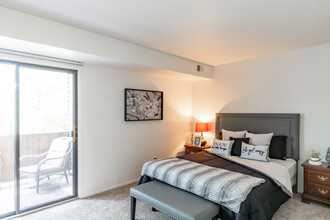 Pine Hill Apartments in Howell, MI - Building Photo - Interior Photo