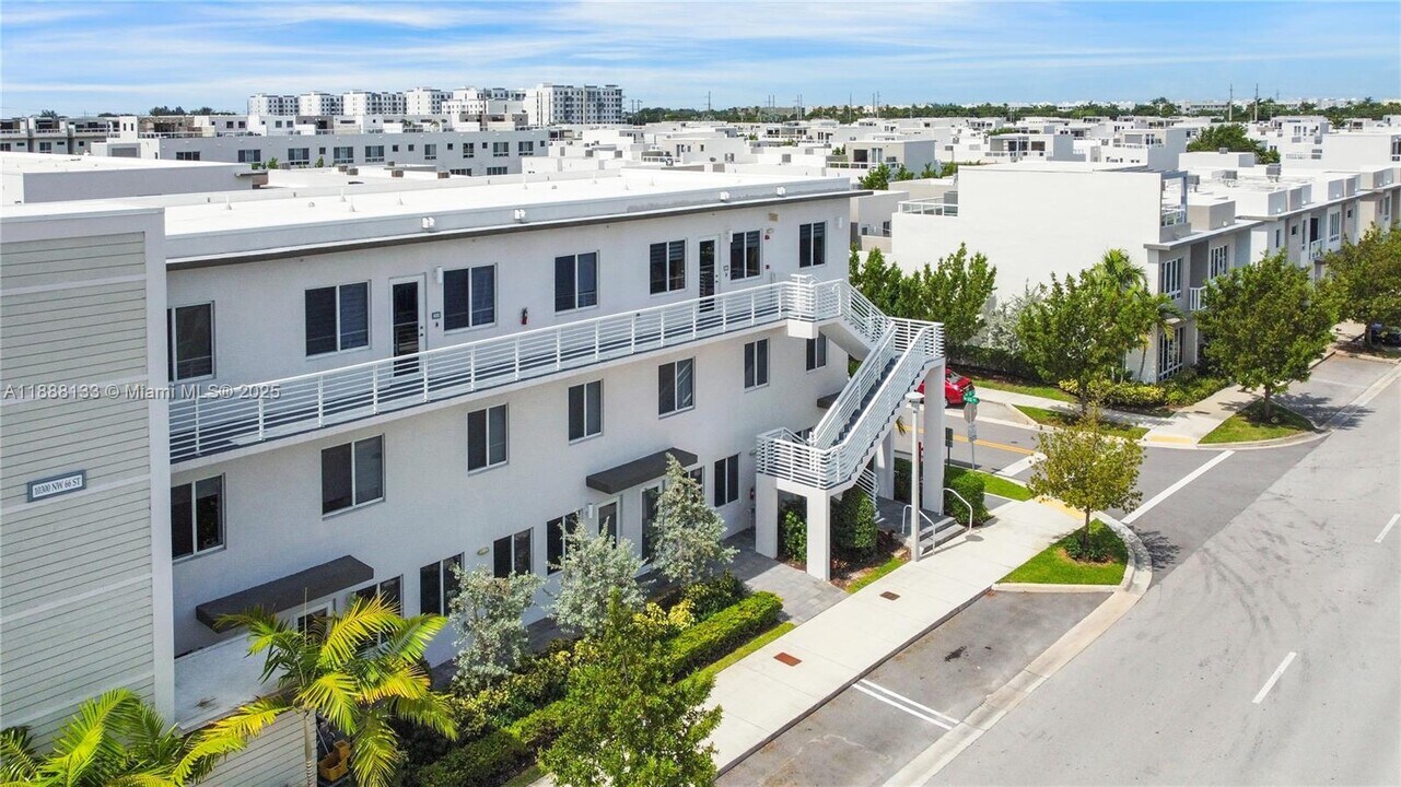 10300 NW 66th St, Unit 305 in Doral, FL - Building Photo