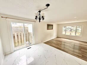 475 Driftwood Dr in Kitchener, ON - Building Photo - Building Photo
