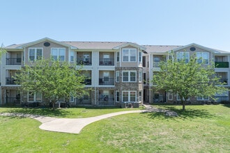 Grand Reserve - Senior Community in McKinney, TX - Foto de edificio - Building Photo