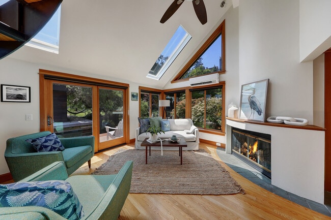 3110 Portage Bay Pl E in Seattle, WA - Building Photo - Building Photo