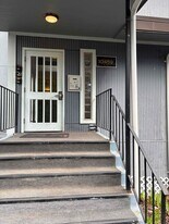 10459 Des Moines Memorial Dr S in Seattle, WA - Building Photo