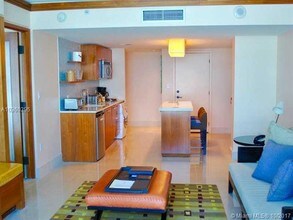 6801 Collins Ave-Unit -615 in Miami Beach, FL - Building Photo - Building Photo