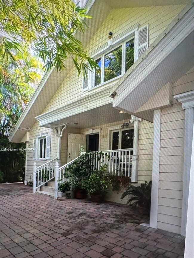 property at 1524 Argyle Dr