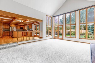 5811 124th Ct NE in Kirkland, WA - Building Photo - Building Photo