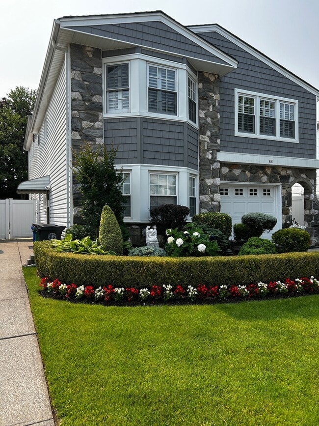 property at 44 Purdue Ct