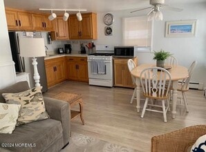 66 1st Ave in Manasquan, NJ - Foto de edificio - Building Photo