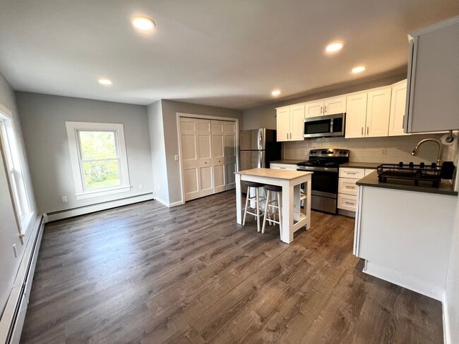 359 S Main St in Middletown, CT - Building Photo - Building Photo