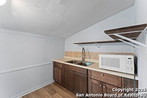 2503 W Houston St in San Antonio, TX - Foto de edificio - Building Photo