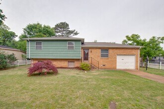 3902 McCally Pl in Huntsville, AL - Building Photo - Building Photo