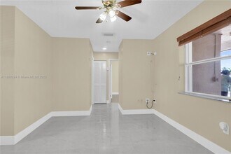 2560 W 60th St in Hialeah, FL - Building Photo - Building Photo
