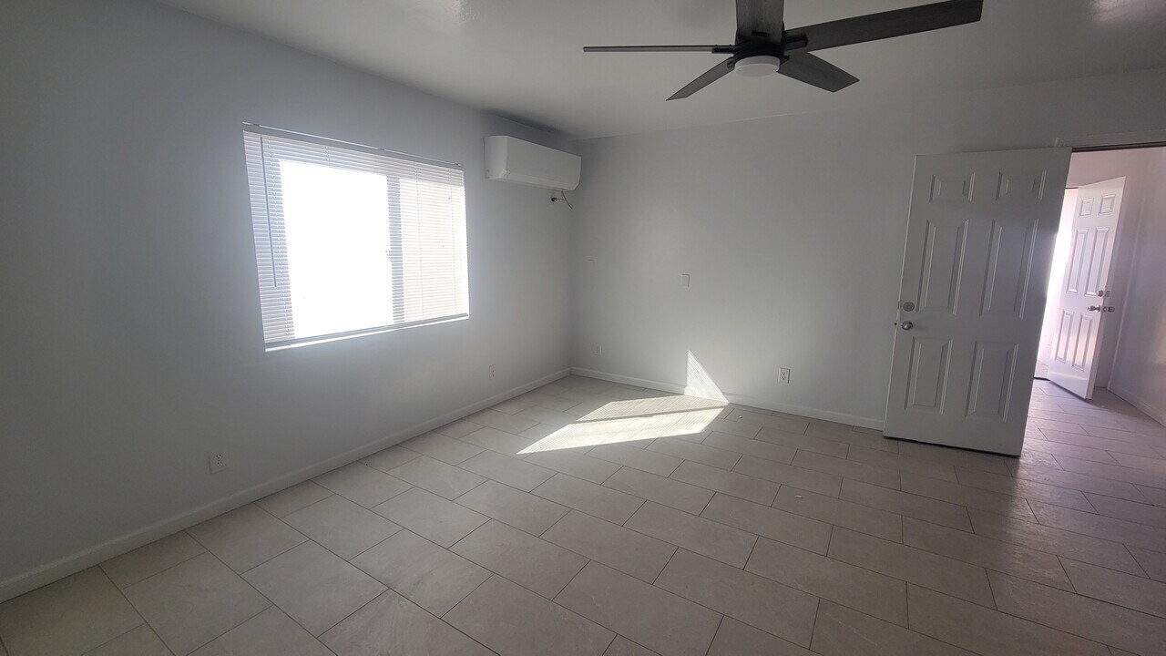 2801 El Berrendo Ave, Unit B in Bakersfield, CA - Building Photo