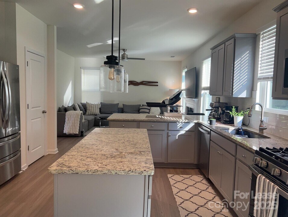7208 Wheyfield Dr in Charlotte, NC - Building Photo