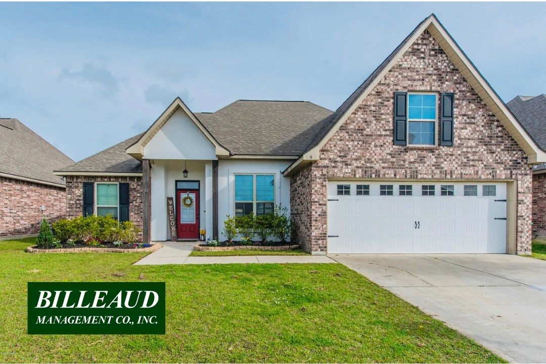 201 Emerson Rd in Youngsville, LA - Building Photo