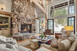 124 Totterdown Rd in Aspen, CO - Building Photo