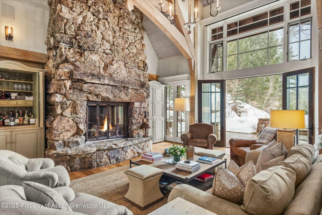 124 Totterdown Rd in Aspen, CO - Building Photo