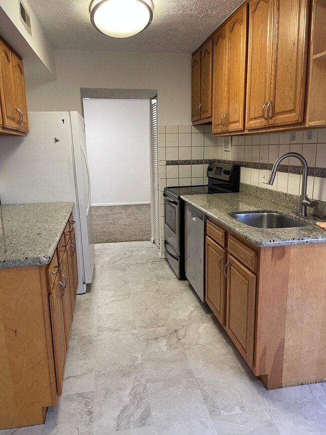 property at 7712 Hanover Pky