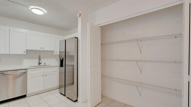 3201 Coral Ridge Dr in Coral Springs, FL - Foto de edificio - Building Photo