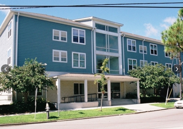 Wisdom Manor in New Orleans, LA - Building Photo