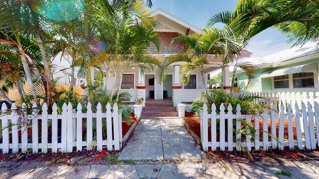 618 7th Ave N, Unit Top Floor Unit 1 in St. Petersburg, FL - Building Photo - Building Photo