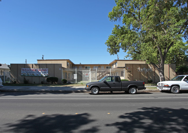 Courtyard Apartments in Merced, CA - Building Photo - Building Photo