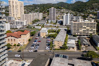 1330 Wilder Ave in Honolulu, HI - Foto de edificio - Building Photo
