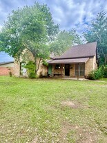 2319 Hunter St in Tyler, TX - Building Photo
