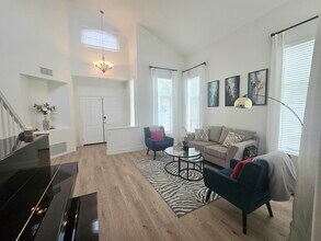 4802 Baroque Ter in Oceanside, CA - Foto de edificio - Building Photo