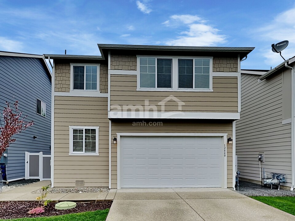 12440 83rd Ave E in Puyallup, WA - Building Photo