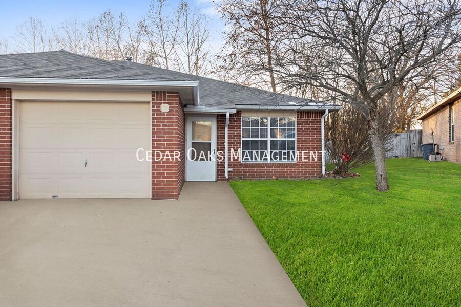 5908 Sara St in Fayetteville, AR - Building Photo