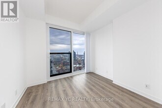 180 Front St E in Toronto, ON - Building Photo - Building Photo