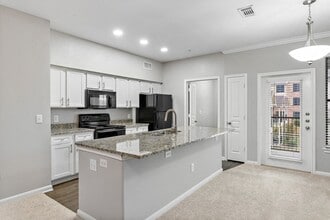 The Vista on Brodie in Austin, TX - Foto de edificio - Building Photo