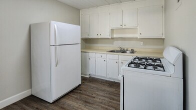 1107 Melvin Dr, Unit C in Hanahan, SC - Building Photo - Building Photo