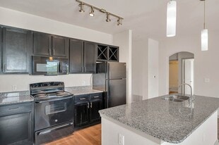 Boulevard at Lakeside in Oklahoma City, OK - Building Photo