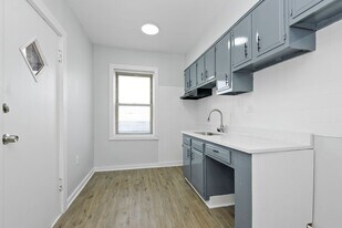 10320-28 S Walden Pkwy in Chicago, IL - Building Photo