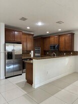 8848 NW 101st Pl in Doral, FL - Building Photo