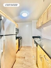 323 W 96th St in New York, NY - Foto de edificio - Building Photo