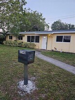 3340 SW 18th St in Fort Lauderdale, FL - Building Photo