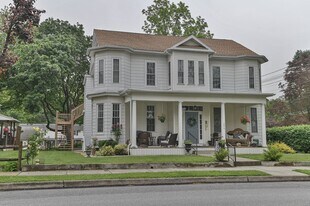 506 W Main St in Mechanicsburg, PA - Building Photo